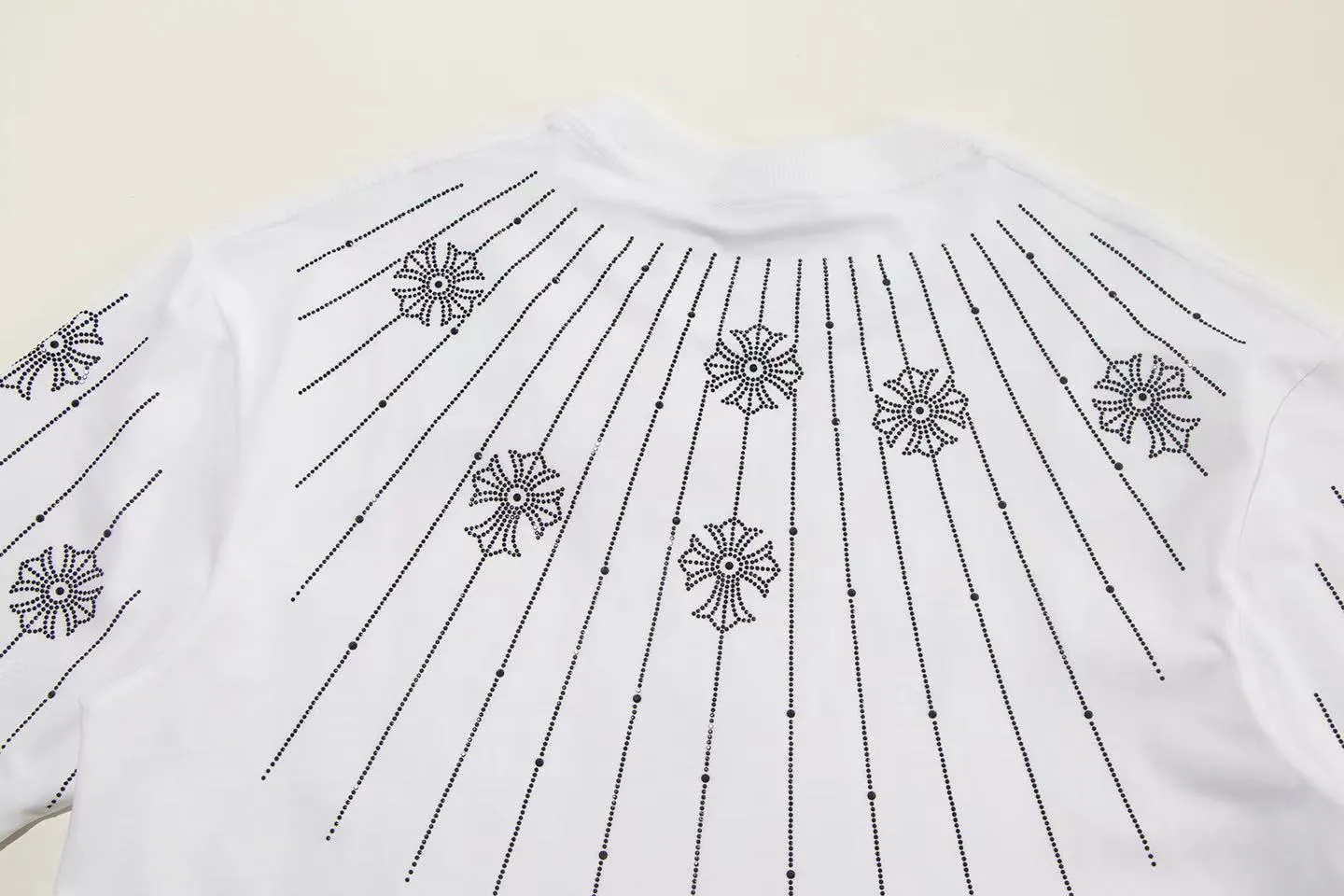 🅿️170 Style: 2025 new Croix heart hot diamond short-sleeved T-shirt Material: High version 300g double yarn combed cotton Size: S～XL Color: Black Style number: Z1002